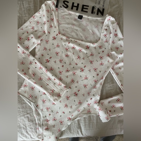 SHEIN Tops - 🌸 3 for 15 🌸 SHEIN new bodysuit. Size medium